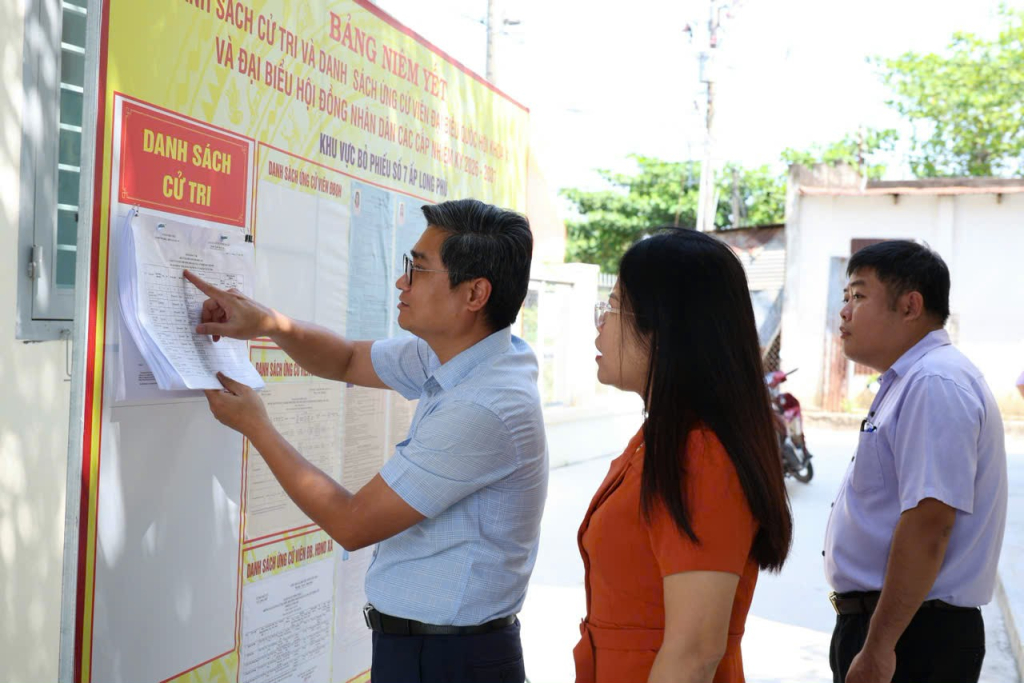 Giám sát, ki&ecirc;̉m tra c&ocirc;ng tác b&acirc;̀u cử tại xã Long Chữ