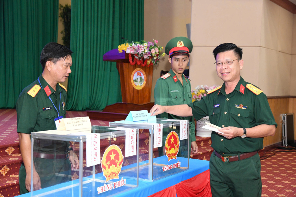 C&aacute;n bộ, chiến sĩ Bộ Chỉ huy Qu&acirc;n sự tỉnh T&acirc;y Ninh tham gia bầu cử với tinh thần tr&aacute;ch nhiệm cao