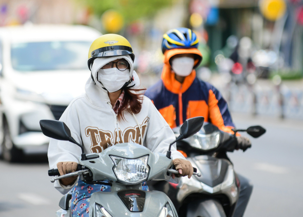 Thời tiết h&ocirc;m nay 16/3: Mưa rỉ rả từ Bắc v&agrave;o Trung, miền Nam nắng oi