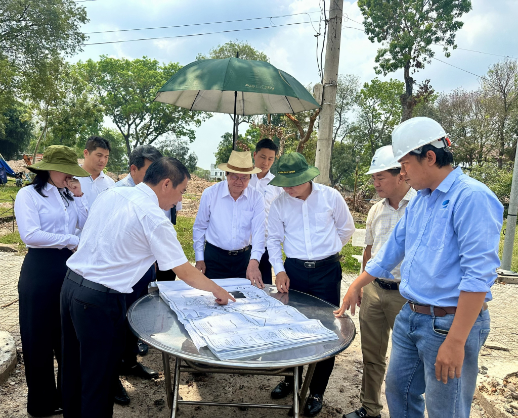 Nguyên Ủy viên Bộ Chính trị, Nguyên Chủ tịch nước CHXHCN Việt Nam Trương Tấn Sang cùng đoàn công tác của tỉnh, do Phó Chủ tịch UBND tỉnh Tây Ninh Phạm Tấn Hòa dẫn đầu, đã kiểm tra tiến độ dự án 