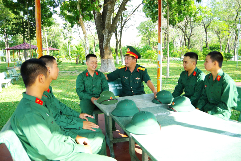 Thượng t&aacute; Đỗ Thế Anh - Người Ch&iacute;nh ủy t&acirc;m huyết x&acirc;y 'thế trận l&ograve;ng qu&acirc;n'