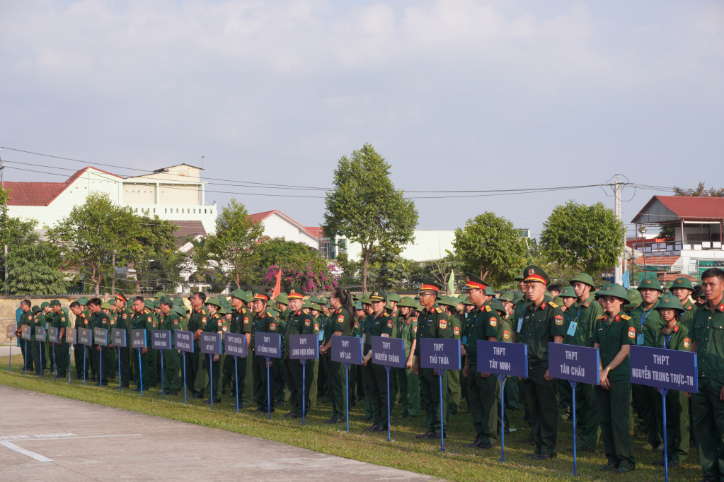 Khai mạc Hội thao Gi&aacute;o dục quốc ph&ograve;ng v&agrave; an ninh học sinh THPT tỉnh T&acirc;y Ninh lần thứ I
