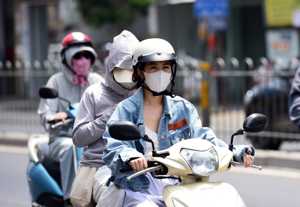 Thời tiết h&ocirc;m nay 18/3: Bắc Bộ hửng nắng, Nam Bộ n&oacute;ng