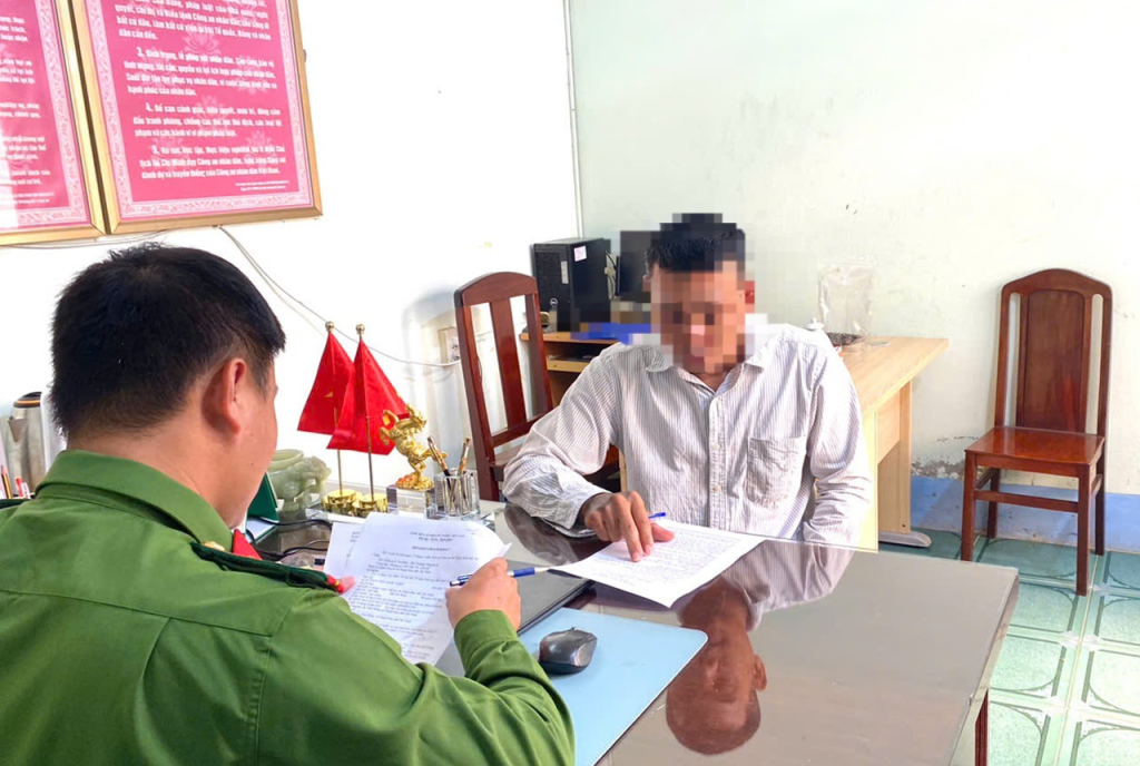 Vận động th&agrave;nh c&ocirc;ng đối tượng truy n&atilde; ra đầu th&uacute;