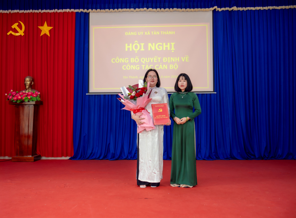 X&atilde; T&acirc;n Th&agrave;nh c&ocirc;ng bố quyết định về c&ocirc;ng t&aacute;c c&aacute;n bộ