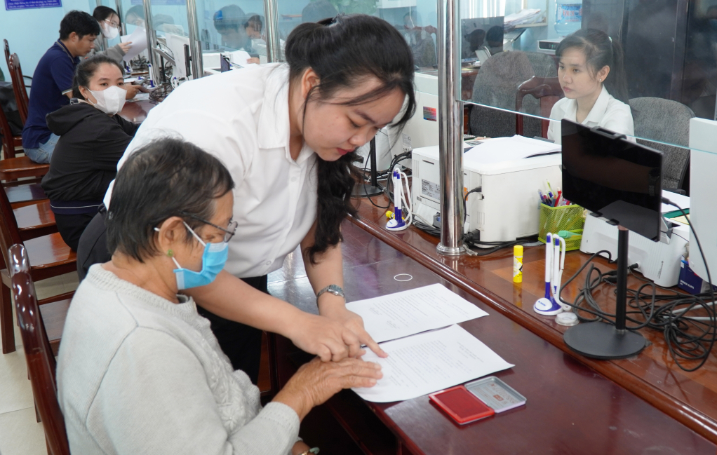 X&atilde; Cần Giuộc đẩy mạnh cải c&aacute;ch h&agrave;nh ch&iacute;nh, n&acirc;ng cao sự h&agrave;i l&ograve;ng của người d&acirc;n	