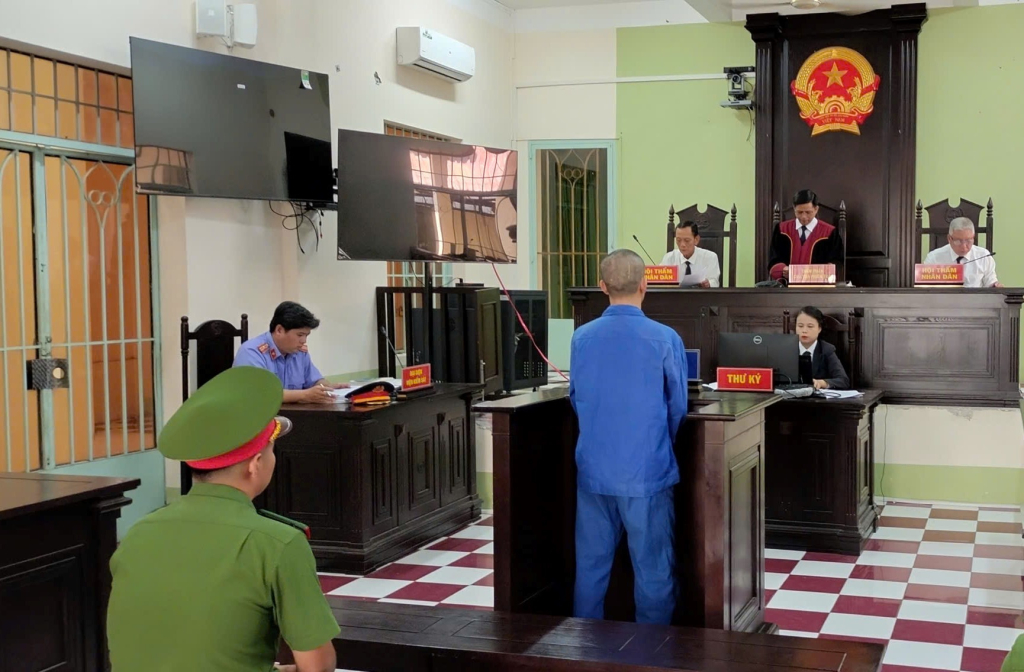 Với hành vi sử dụng trái phép chất ma túy, Cường bị phạt 2 năm tù