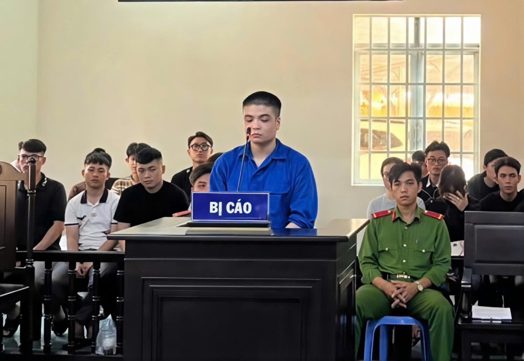 Bị cáo Phong tạo phiên tòa xét sử