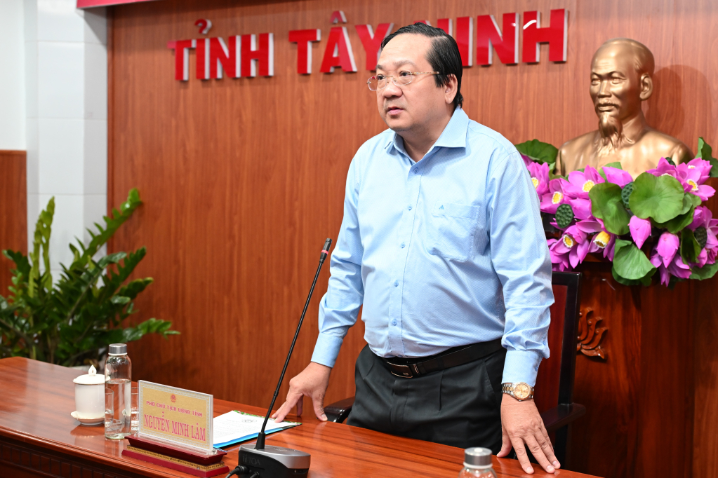 Ủy viên Ban Thường vụ Tỉnh, Phó Chủ tịch UBND tỉnh Nguyễn Minh Lâm phát biểu tại hội nghị