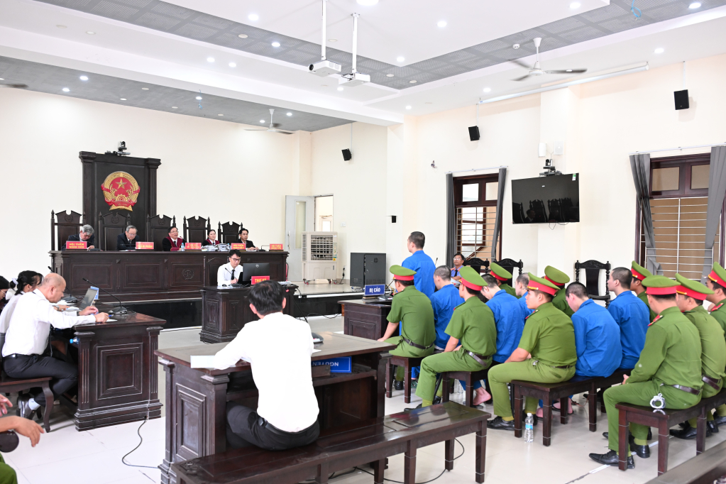 Phiên tòa xét xử các bị cáo