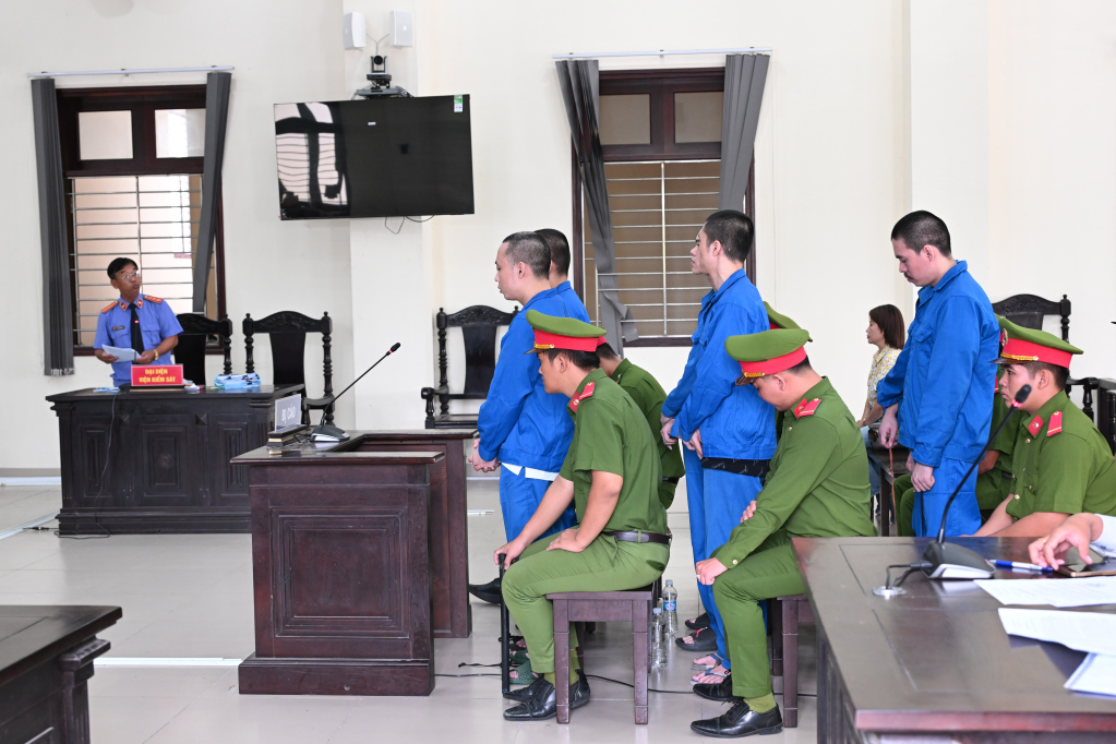 X&eacute;t xử vụ &aacute;n giả danh c&ocirc;ng an cướp hơn 2,2 triệu USD