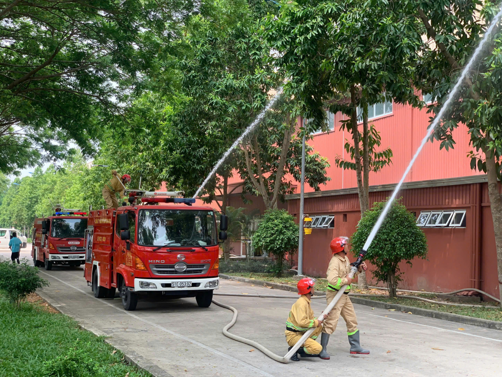 Huấn luyện nghiệp vụ v&agrave; thực tập phương &aacute;n chữa ch&aacute;y tại C&ocirc;ng ty TNHH Gain Lucky Việt Nam