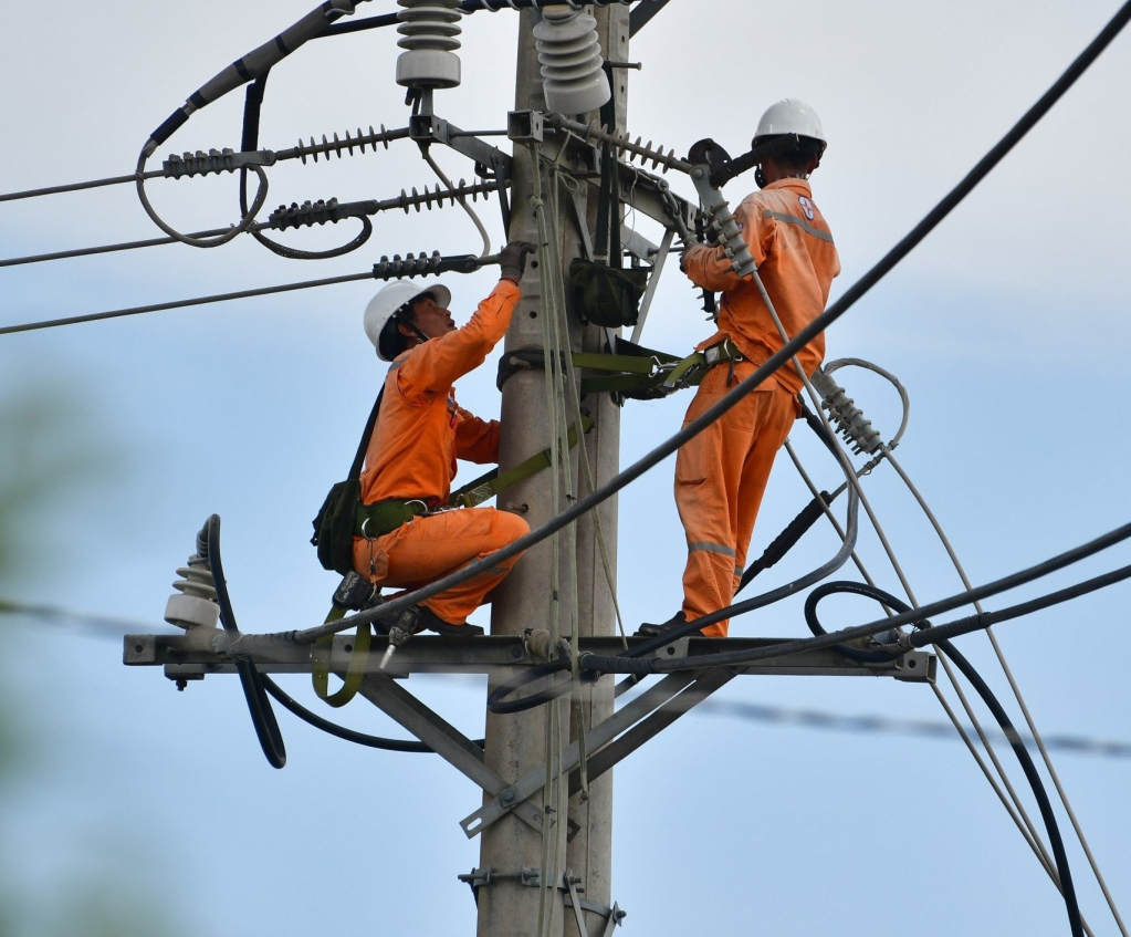 Promoting electricity saving through practical actions