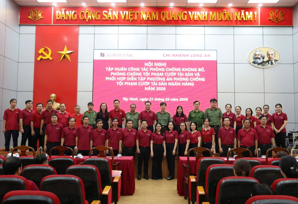 Agribank Chi nh&aacute;nh Long An tập huấn ph&ograve;ng, chống khủng bố v&agrave; diễn tập phương &aacute;n ph&ograve;ng, chống tội phạm cướp t&agrave;i sản