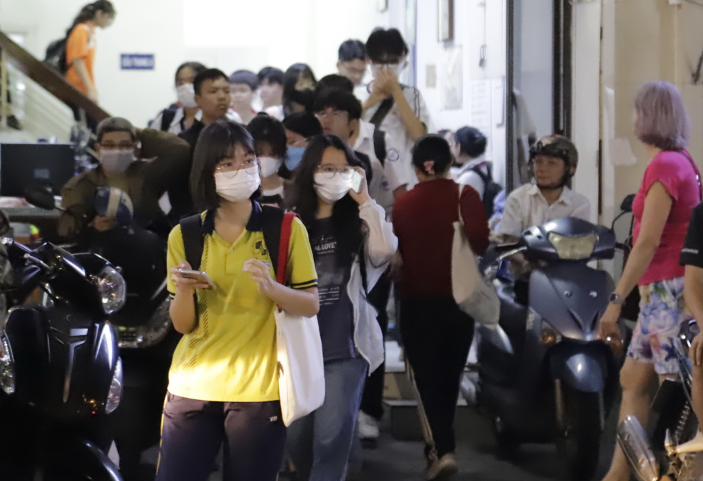 Dạy th&ecirc;m, học th&ecirc;m: Kh&ocirc;ng thể m&atilde;i 'chữa phần ngọn'