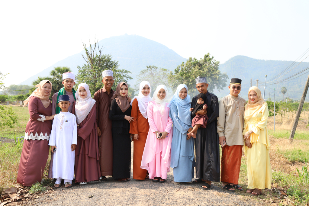 Rộn r&agrave;ng lễ Roya Ramadan tại th&aacute;nh đường Nurul Iman