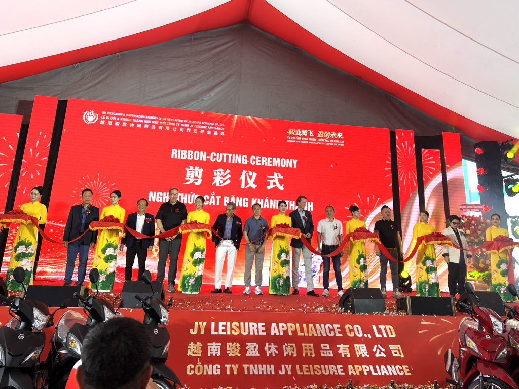 Kh&aacute;nh th&agrave;nh nh&agrave; m&aacute;y sản xuất gậy golf quy m&ocirc; lớn &ndash; Điểm s&aacute;ng thu h&uacute;t đầu tư tại Khu c&ocirc;ng nghiệp Trần Anh - T&acirc;n Ph&uacute;