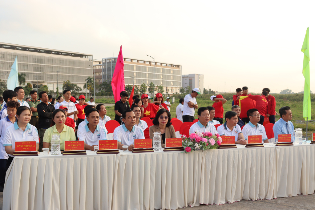 Đại biểu tham dự tại buổi lễ