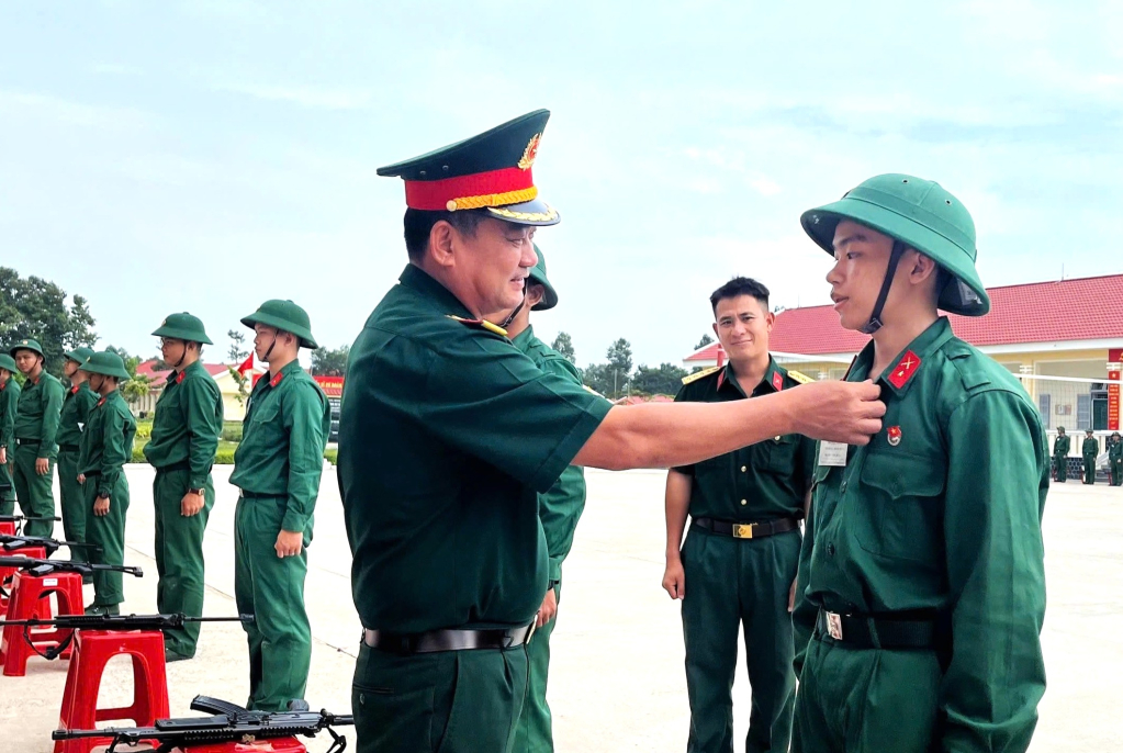 Ấm &aacute;p 'ng&ocirc;i nh&agrave; thứ hai' của chiến sĩ mới