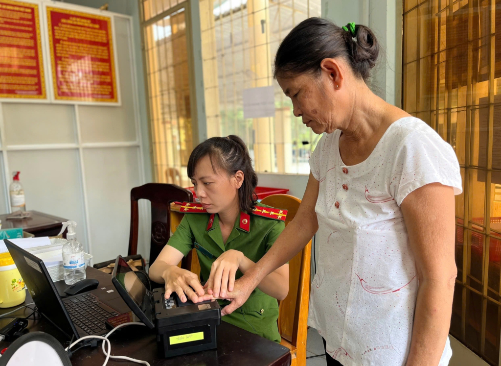 Ho&agrave;n thiện ph&aacute;p l&yacute; về căn cước, th&uacute;c đẩy chuyển đổi số