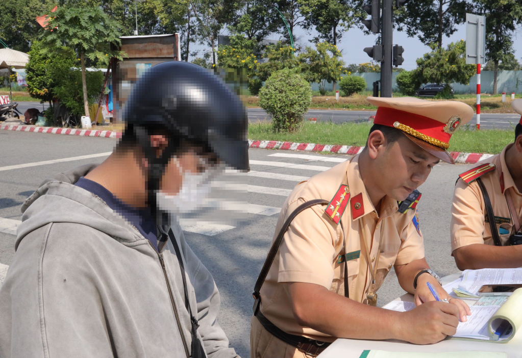 Quyết liệt kiểm so&aacute;t, xử l&yacute; c&aacute;c loại phương tiện vi phạm trật tự, an to&agrave;n giao th&ocirc;ng