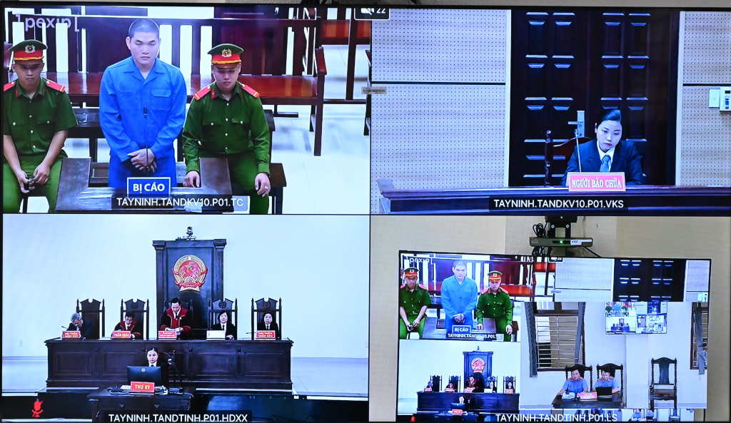 Phiên tòa được tổ chức xét xử trực tuyến và kết nối với Tòa án Nhân dân 2 cấp các tỉnh, thành phố thuộc địa hạt thẩm quyền tư pháp để rút kinh nghiệm chung trong công tác xét xử