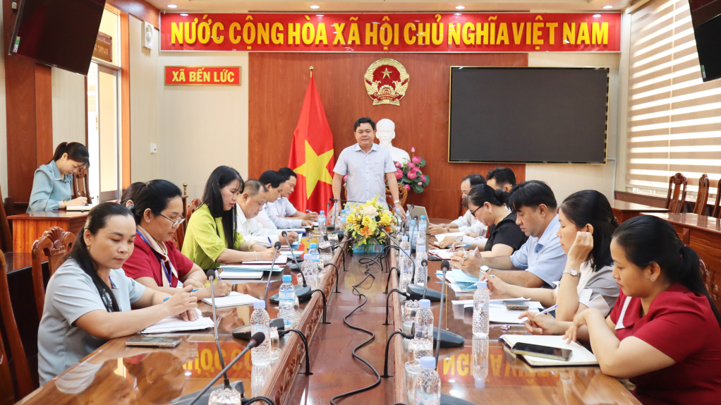 X&atilde; Bến Lức họp đ&aacute;nh gi&aacute; kết quả giải quyết thủ tục h&agrave;nh ch&iacute;nh