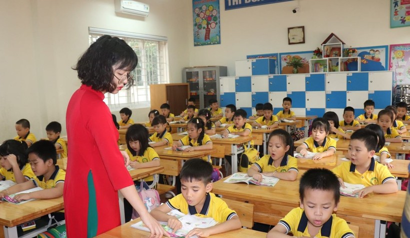 Lần đầu ti&ecirc;n c&oacute; quy định về nh&agrave; gi&aacute;o hợp đồng to&agrave;n thời gian sau khi nghỉ hưu