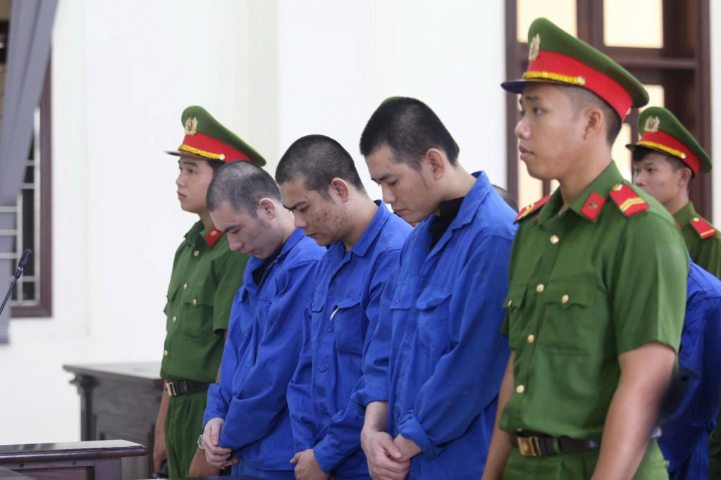 Truy s&aacute;t nh&oacute;m bạn nhậu chung, 5 bị c&aacute;o nhận 60 năm t&ugrave;