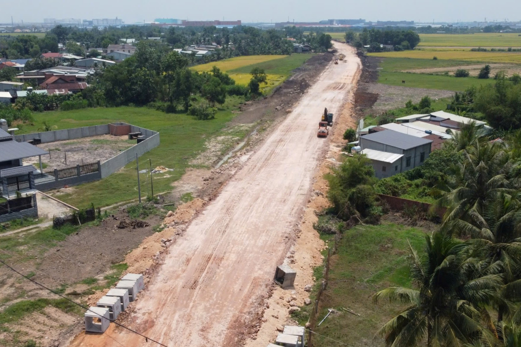 Việc triển khai thi công dự án đường Hồ Chí Minh đoạn Chơn Thành - Đức Hòa gặp khó khăn do thiếu nguồn cung nhiên liệu