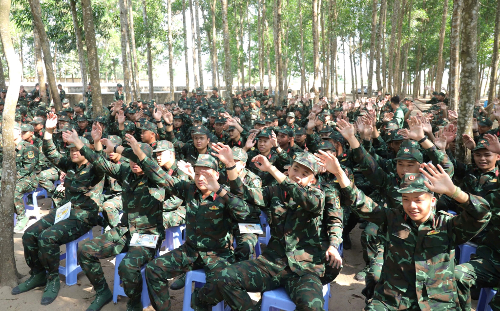 Tiếp sức m&ugrave;a huấn luyện chiến sĩ mới