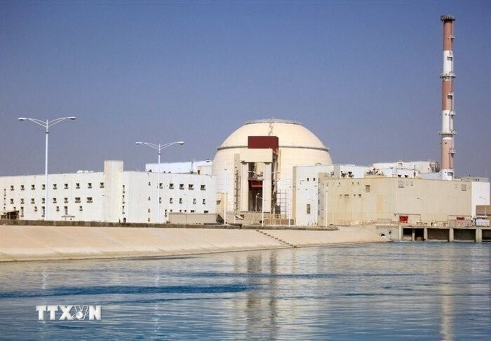 Nga r&uacute;t th&ecirc;m nh&acirc;n vi&ecirc;n khỏi nh&agrave; m&aacute;y hạt nh&acirc;n Iran