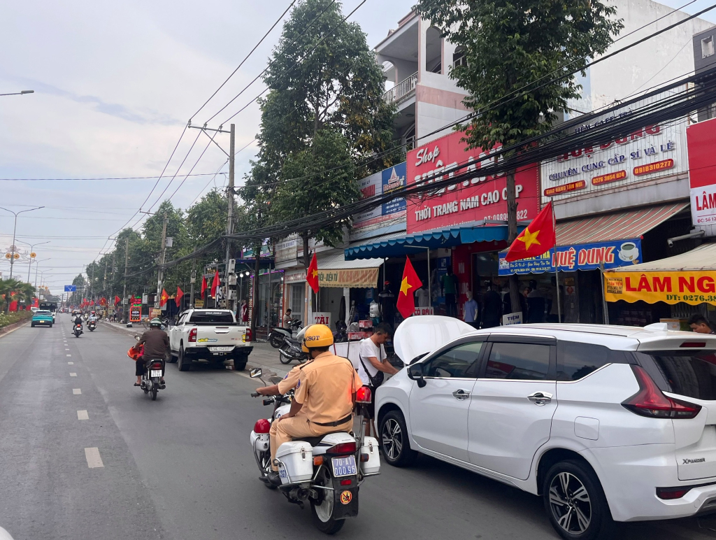 Cảnh sát giao thông tăng cường tuần tra, kiểm soát trên đường bộ