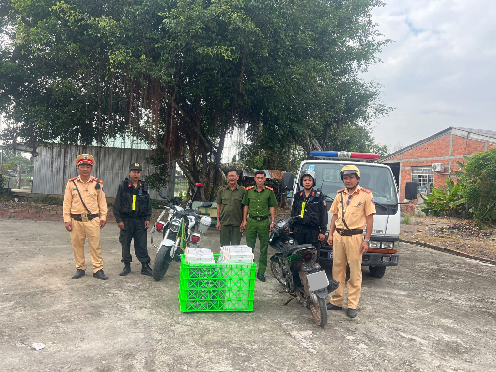 Lực lượng chức năng kịp thời phát hiện vụ việc vận chuyển thuốc lá nhập lậu