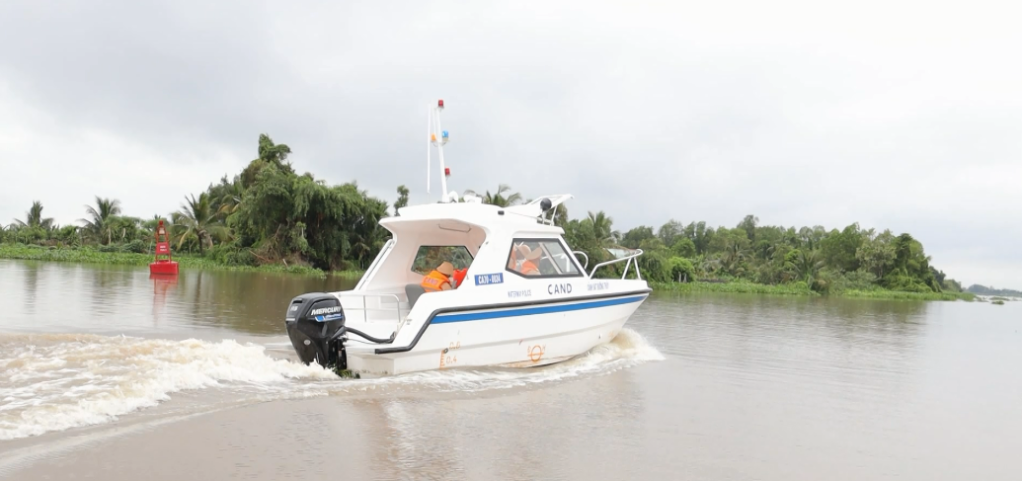 Lực lượng chức năng tuần tra, kiểm soát trên đường thuỷ