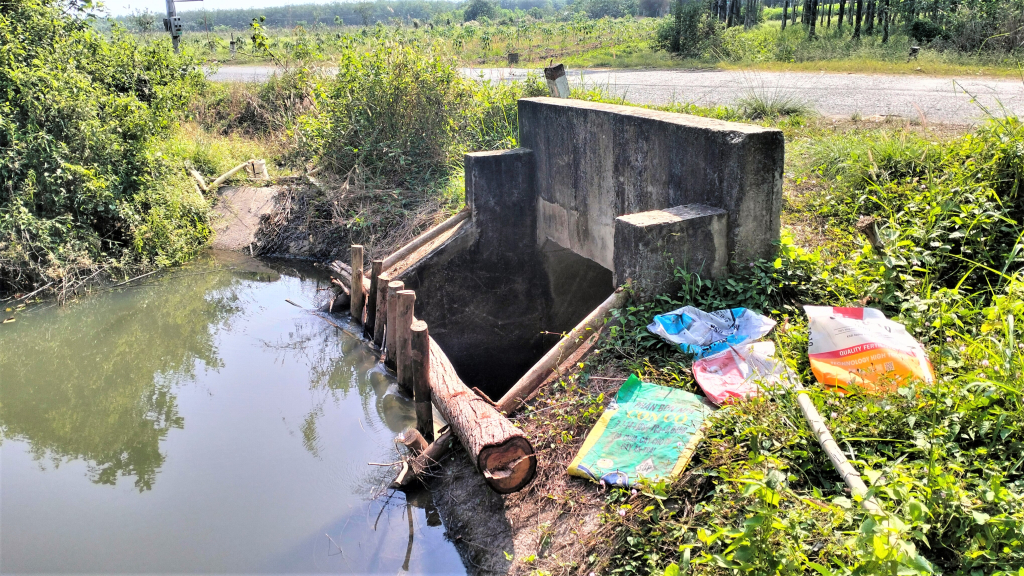 T&aacute;i diễn đập tự ph&aacute;t chắn ngang k&ecirc;nh ti&ecirc;u T15A