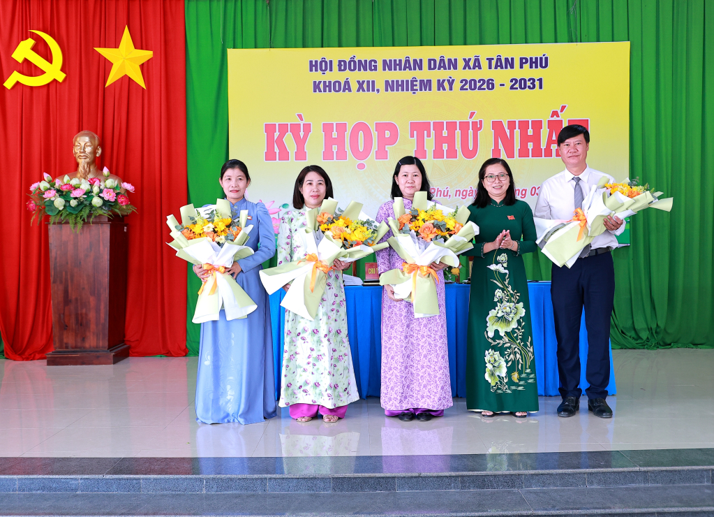  B&agrave; Nguyễn Thị Thu V&acirc;n được bầu giữ chức Chủ tịch HĐND x&atilde; T&acirc;n Ph&uacute;