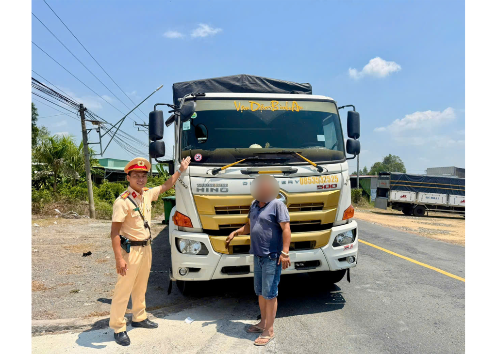 Lan tỏa th&ocirc;ng điệp &ldquo;Đ&atilde; uống rượu, bia l&agrave; kh&ocirc;ng l&aacute;i xe&rdquo;