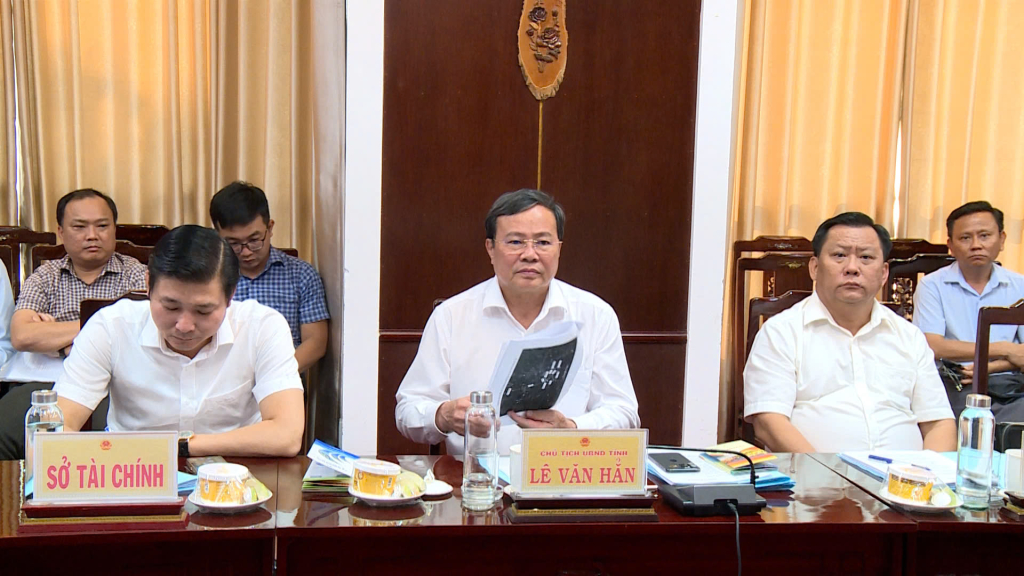 Chủ tịch UBND tỉnh - Lê Văn Hẳn và đại biểu tham dự cuộc họp