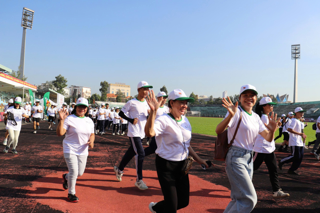 Hơn 1000 người tham gia chạy bộ hưởng ứng Chương trình Toàn dân tập luyện thể dục thể thao tại tỉnh Tây Ninh năm 2025