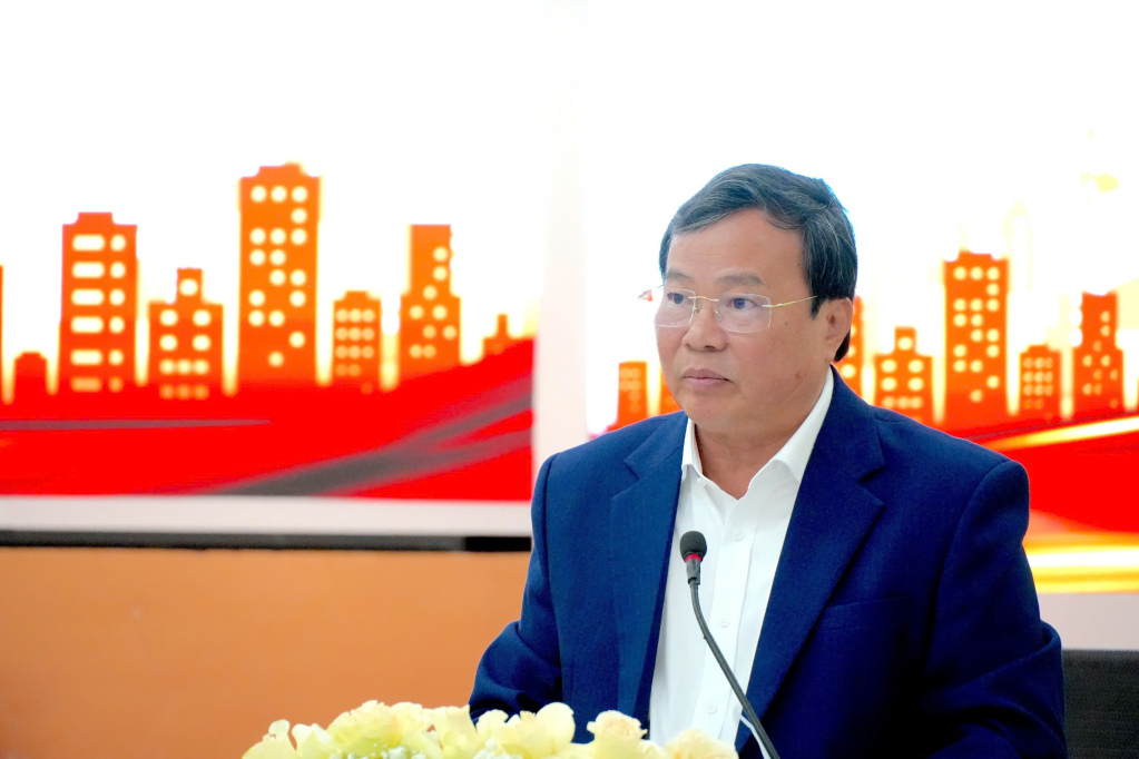 Phó Bí thư Tỉnh ủy, Chủ tịch UBND tỉnh Tây Ninh Lê Văn Hẳn phát biểu tại hội nghị