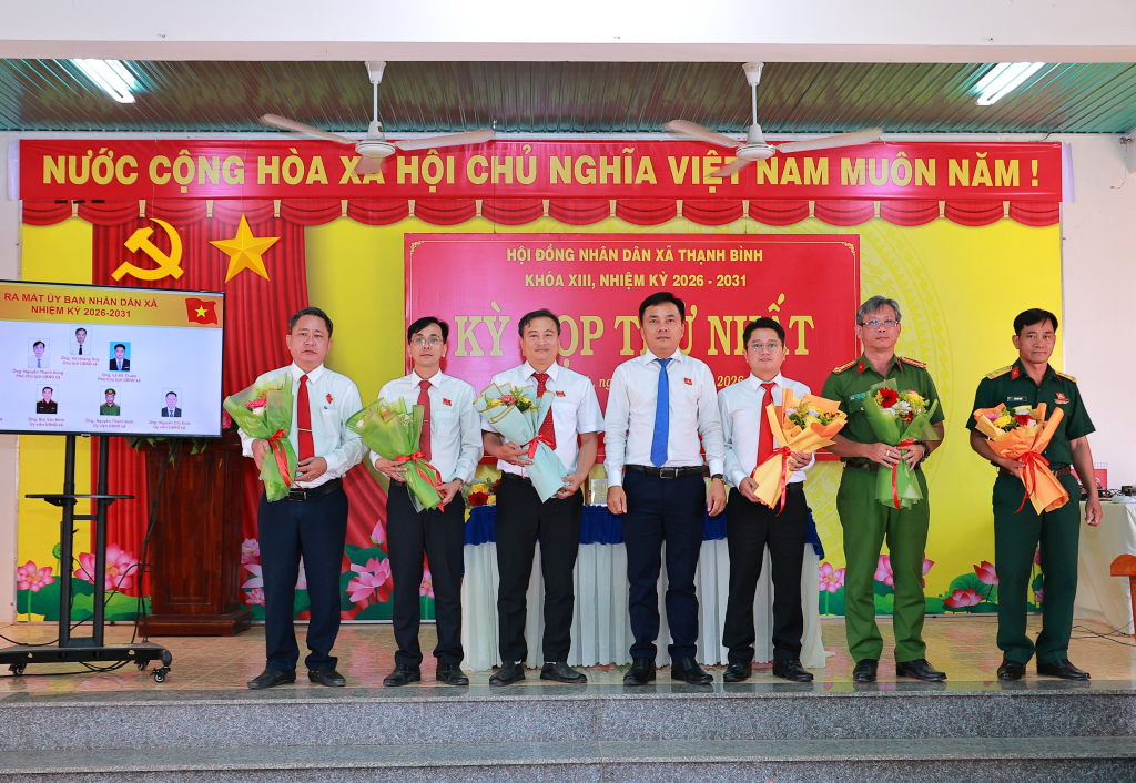 UBND xã Thạnh Bình nhiệm kỳ 2026-2031 ra mắt tại kỳ họp