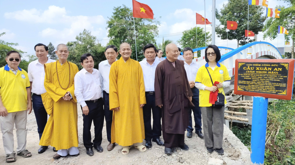 Cầu được đưa vào sử dụng trong niềm vui của người dân 3 xã 