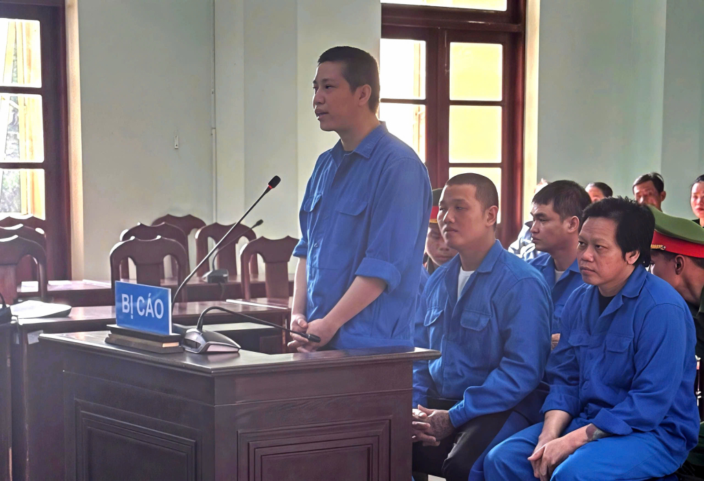 Các bị cáo tại phiên tòa xét xử
