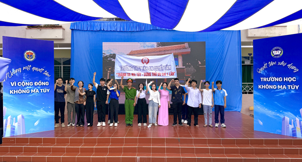 Phần thi sân khấu hoá trường THPT Tân An