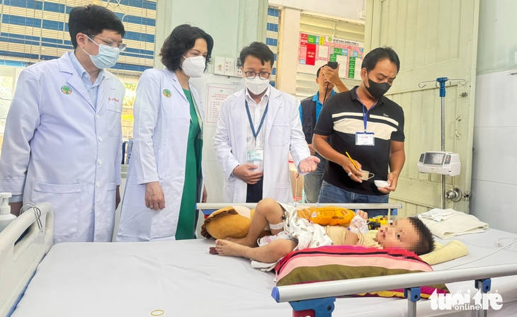 Bệnh tay ch&acirc;n miệng ở miền Nam diễn biến phức tạp, Bộ Y tế kiểm tra c&ocirc;ng t&aacute;c ph&ograve;ng chống dịch