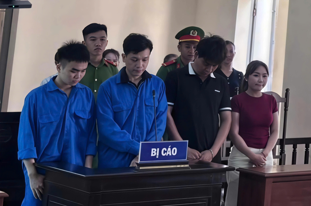 Các bị cáo tại phiên tòa xét xử