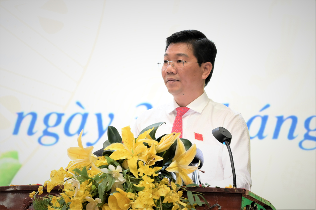 Ủy viên Ban chấp hành Trung ương Đảng, Phó Bí thư Thường trực Tỉnh ủy, Chủ tịch HĐND tỉnh khóa X Nguyễn Mạnh Hùng phát biểu khai mạc Kỳ họp