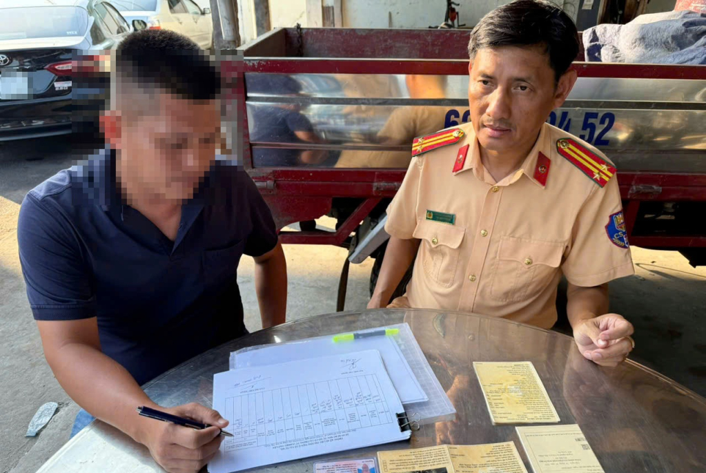 Cảnh sát giao thông rà soát phương tiện ô tô tải tự đổ, xe sơ mi rơ moóc tự đổ có tải trọng từ 15.000 kg trở lên