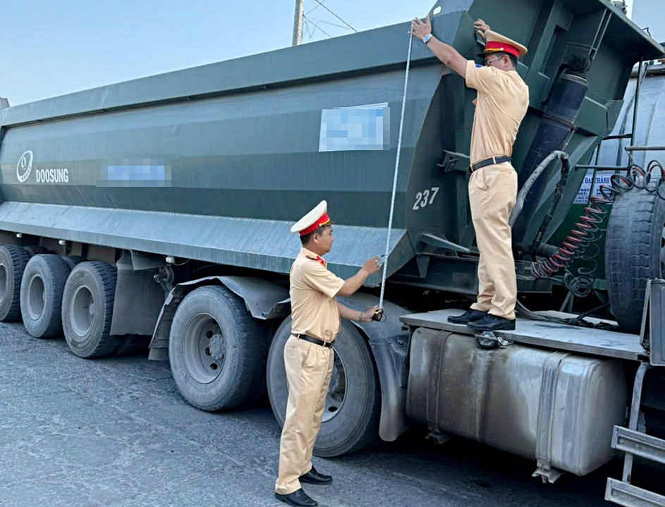 Tổng r&agrave; so&aacute;t phương tiện &ocirc; t&ocirc; tải tự đổ, xe sơ-mi rơ-mo&oacute;c tự đổ c&oacute; tải trọng từ 15.000kg trở l&ecirc;n